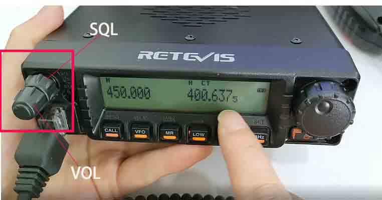 Volume and SQL knob on Retevis RA87 mobile Radio